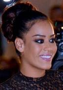 portrait Amel Bent loading =