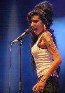 portrait Amy Winehouse loading =
