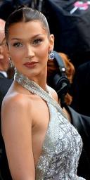 portrait Bella Hadid loading =