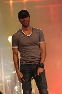 portrait Enrique Iglesias loading =