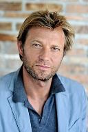 portrait Laurent Delahousse loading =