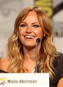 portrait Malin Akerman loading =