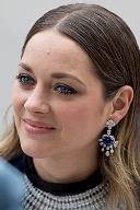 portrait Marion Cotillard loading =