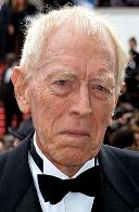 portrait Max von Sydow loading =
