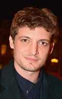 portrait Niels Schneider loading =